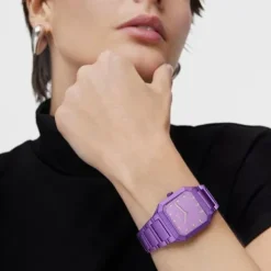 Relógio analógico com bracelete em alumínio lilás Karat Squared