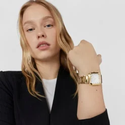Relógio analógico com bracelete em aço IPG dourado Karat Squared
