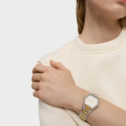 Relógio digital com bracelete em aço SS e aço IPG dourado Karat